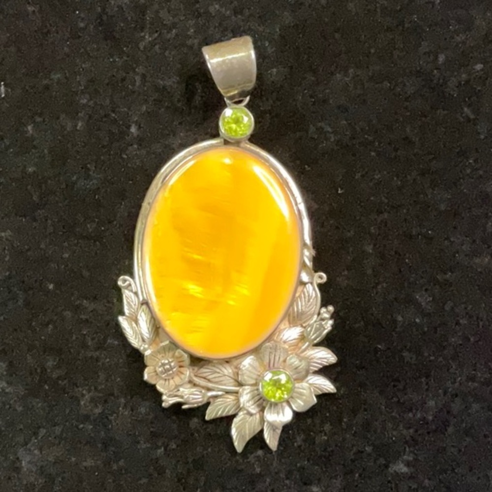 Genuine 💯 Agate and peridot Sterling silver pendant